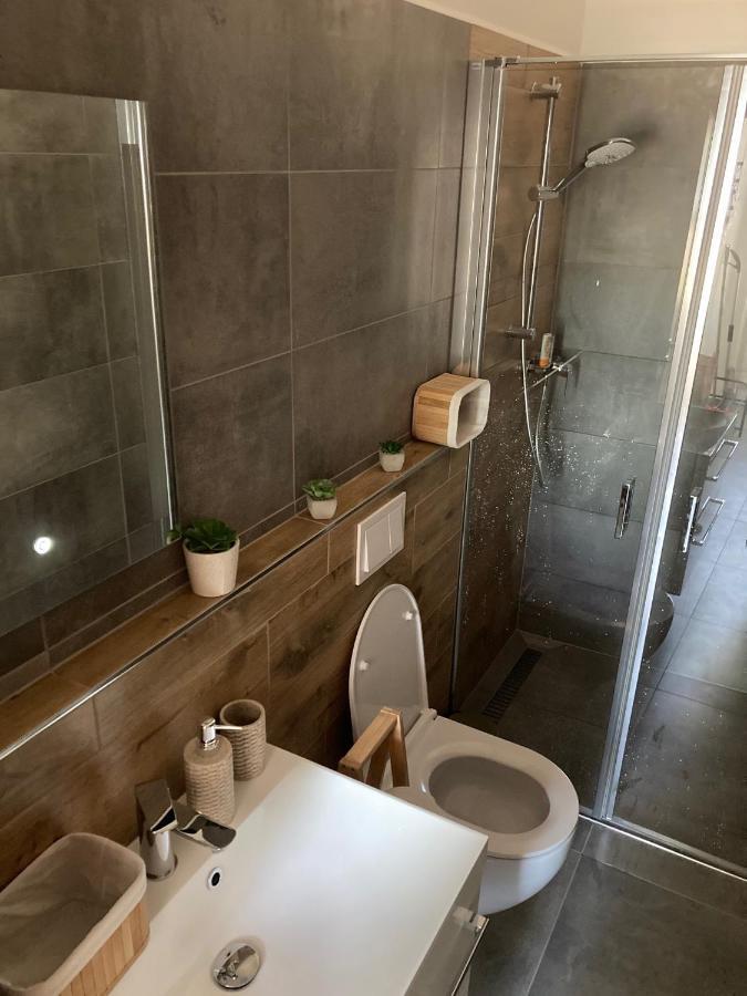 Černá v Pošumaví Blue Apartment Jestrabi מראה חיצוני תמונה